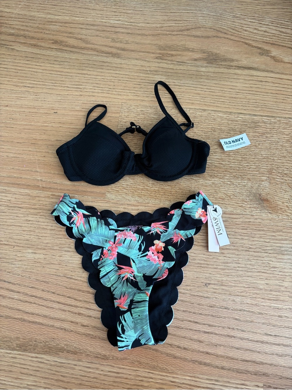 Old Navy Women's Black Bikini Top with vs Floral Scallop Bikini Bottom